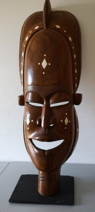 Masque femme Sénégalaise sculpture massive bois Cola rouge 1970